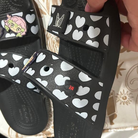 Classic Crocs Heart Print Sandal with Jibitz! - Picture 5 of 8